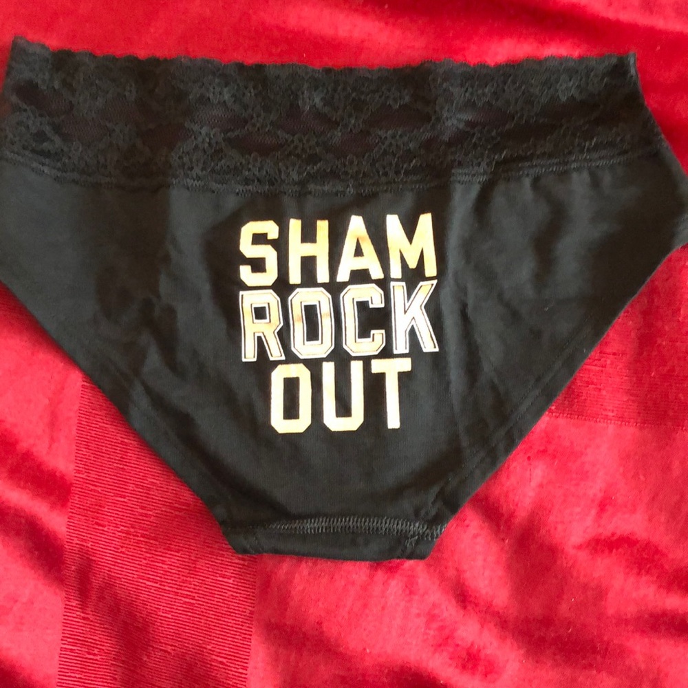 Low rise hip hugger 🍀